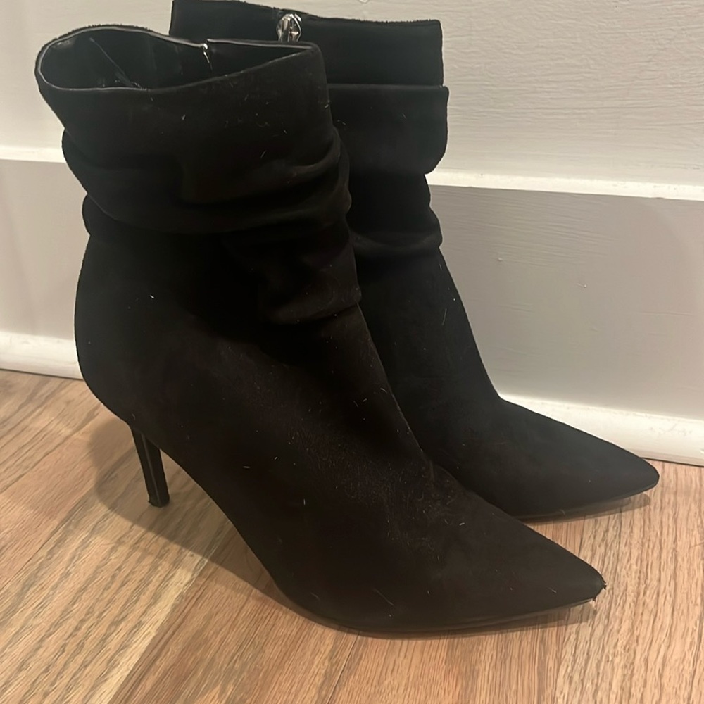 🔴5 for $25- Marc Fisher black booties 8